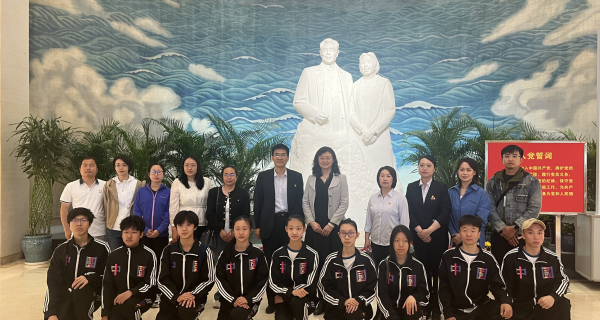 与周恩来邓颖超纪念馆签订战略合作协议