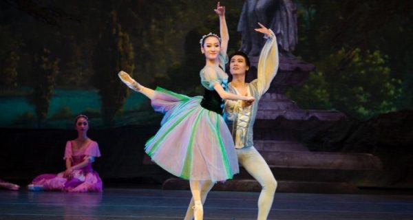 优秀毕业生米铮、董培培